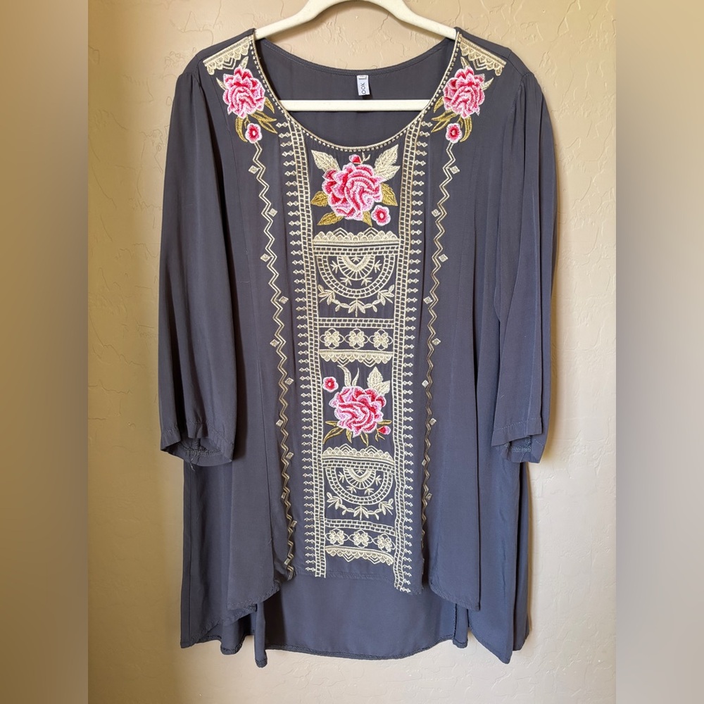 Mistook Gray Charcoal Blouse w/ Embroidered Rose Pattern Women’s 3X or XXXL - Picture 9 of 10